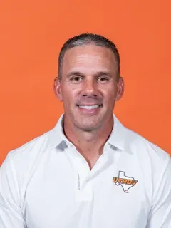 Travis Bush headshot