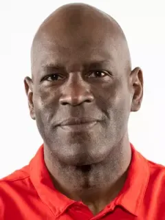 Oscar Giles headshot