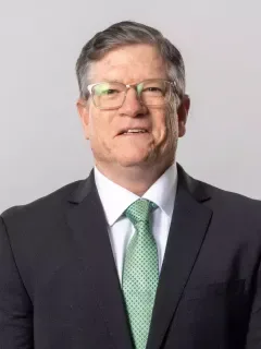 Gunter Brewer headshot