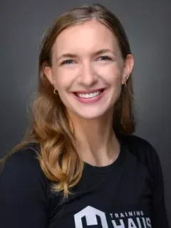Lizzy Narigon headshot