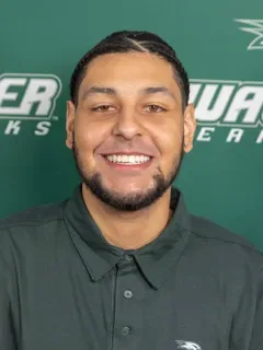 Ilan Flores headshot