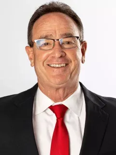 Mike Cummings headshot