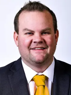 Cris Reisert headshot