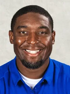 Enrique Davis headshot