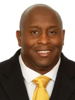 Carlos Locklyn headshot
