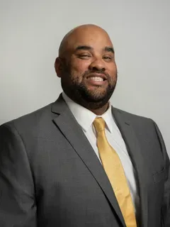 Alex Garcia headshot