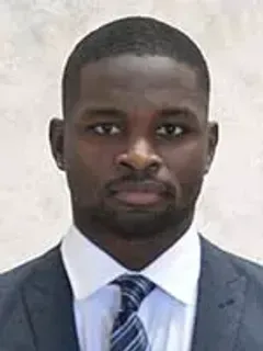 Chavarr Warren headshot