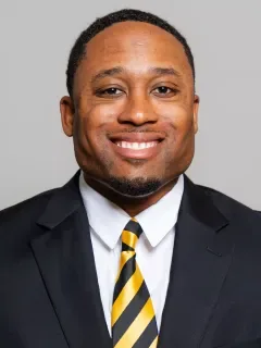 Aston Walter headshot