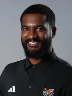 Devin Holiday headshot
