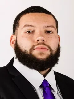Jordan Dove headshot