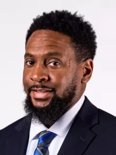 Zohn Burden headshot