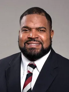 Travian Robertson headshot