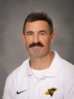 Travis Cunningham headshot