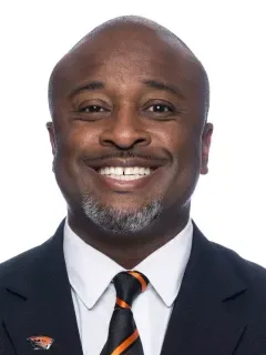 Lee Marks headshot