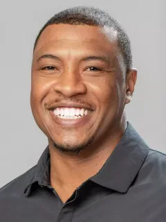 Robbie Gordon headshot