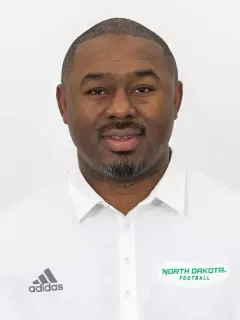 Travis Stepps headshot