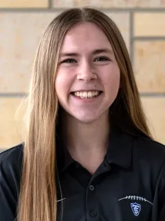 Caitlin Warren headshot