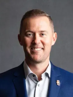 Lincoln Riley headshot