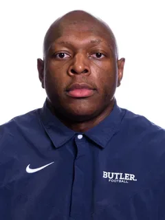 Myles Dais headshot