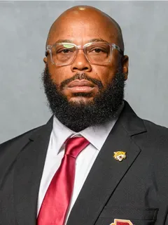Otis Mounds headshot
