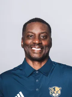 Arturo Freeman headshot