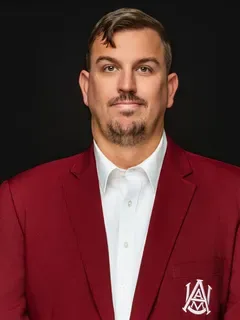 Jason Mai headshot
